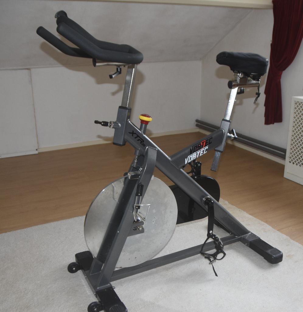 Vortec Spinfiets Spinningfiets Indoor Spinning & zadeldekje, Ophalen, Zo goed als nieuw, Spinningfiets
