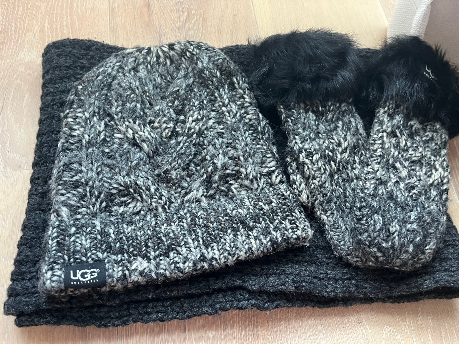 UGG Winterset Sjaal Muts Handschoenen, Verzenden, Zo goed als nieuw, Maat 36 (S), Muts