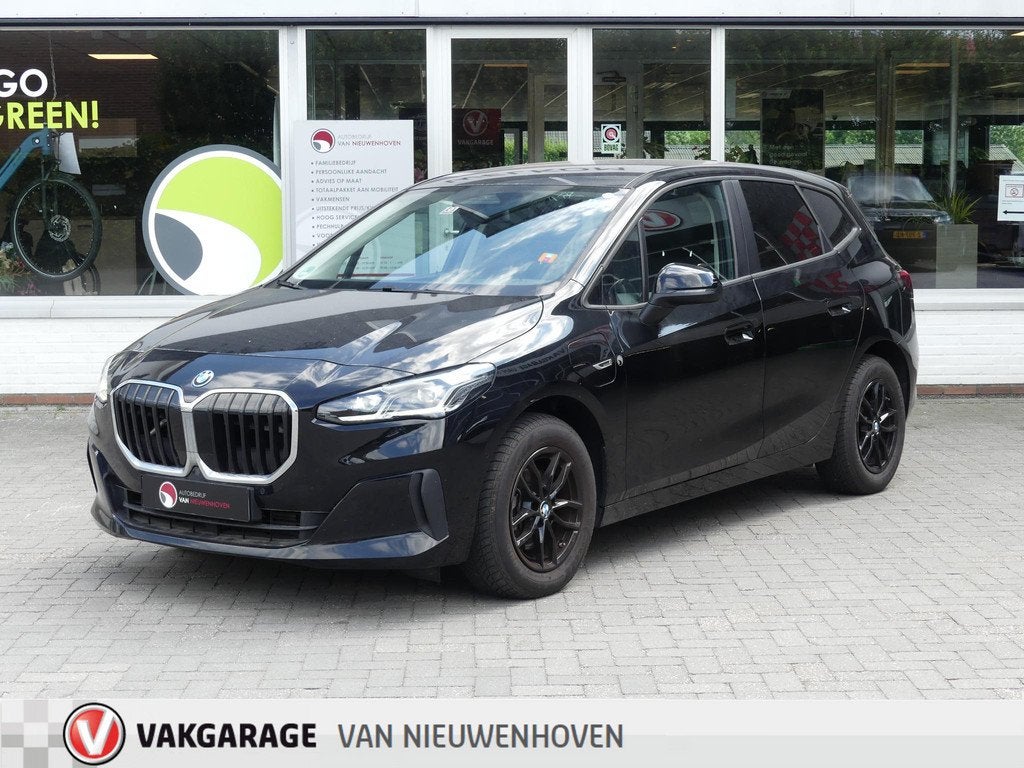 BMW 2-serie Active Tourer 225e xDrive *t/m 10de bouwjaar gar, Auto's, BMW, Automaat, Gebruikt, 150 min, Zwart