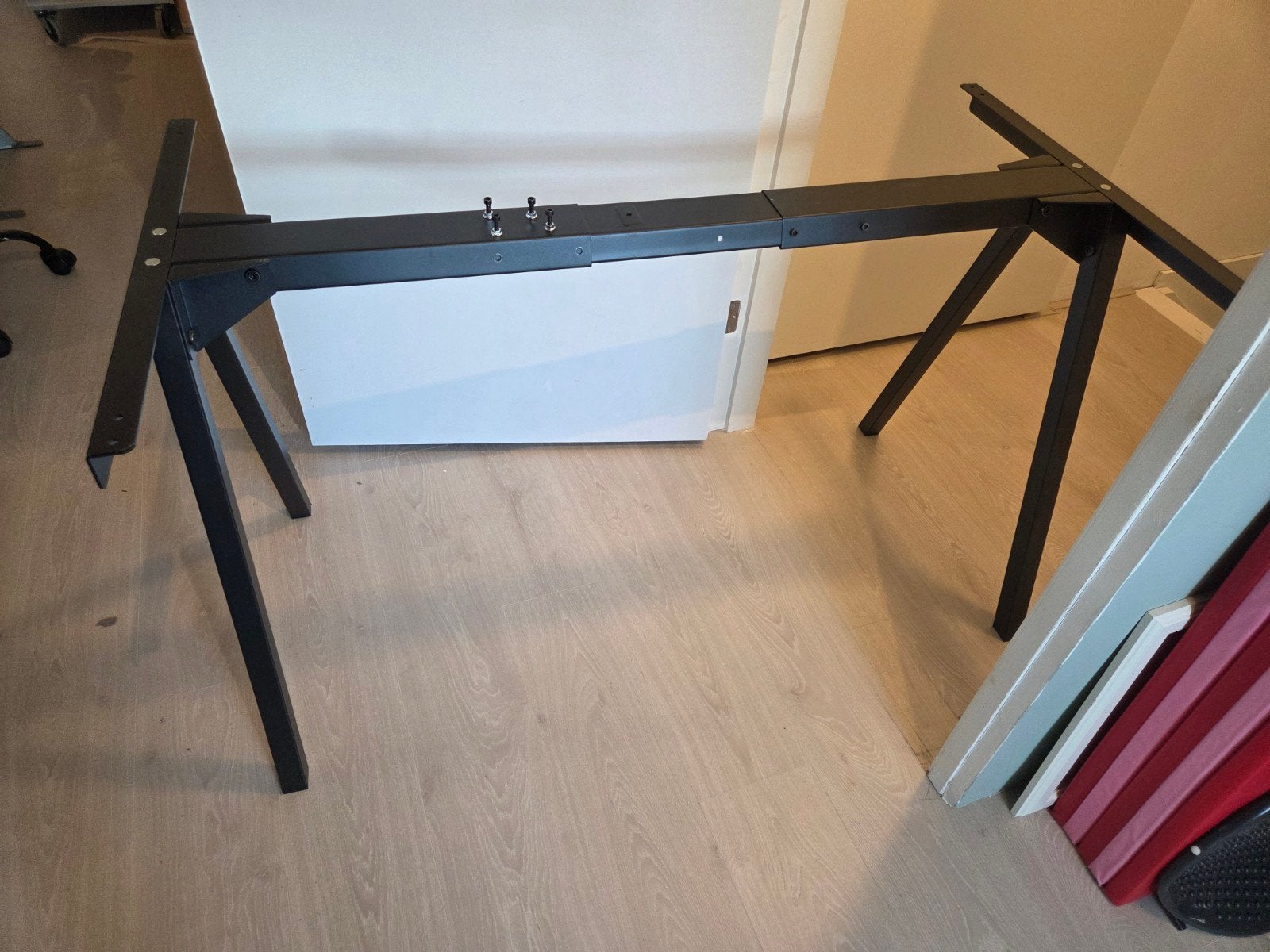 IKEA Trotten bureau onderstel - Zwart in breedte verstelbaar, Ophalen, Gebruikt, Metaal, 68 cm
