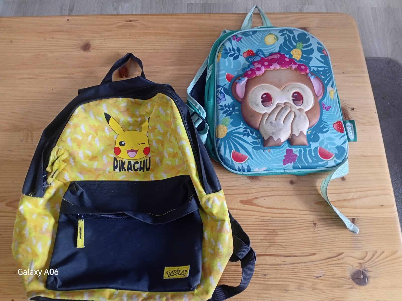 3 Kinderrugzakken: Pikachu & Aapje paard, Ophalen, Minder dan 25 cm, Overige merken, Minder dan 30 cm
