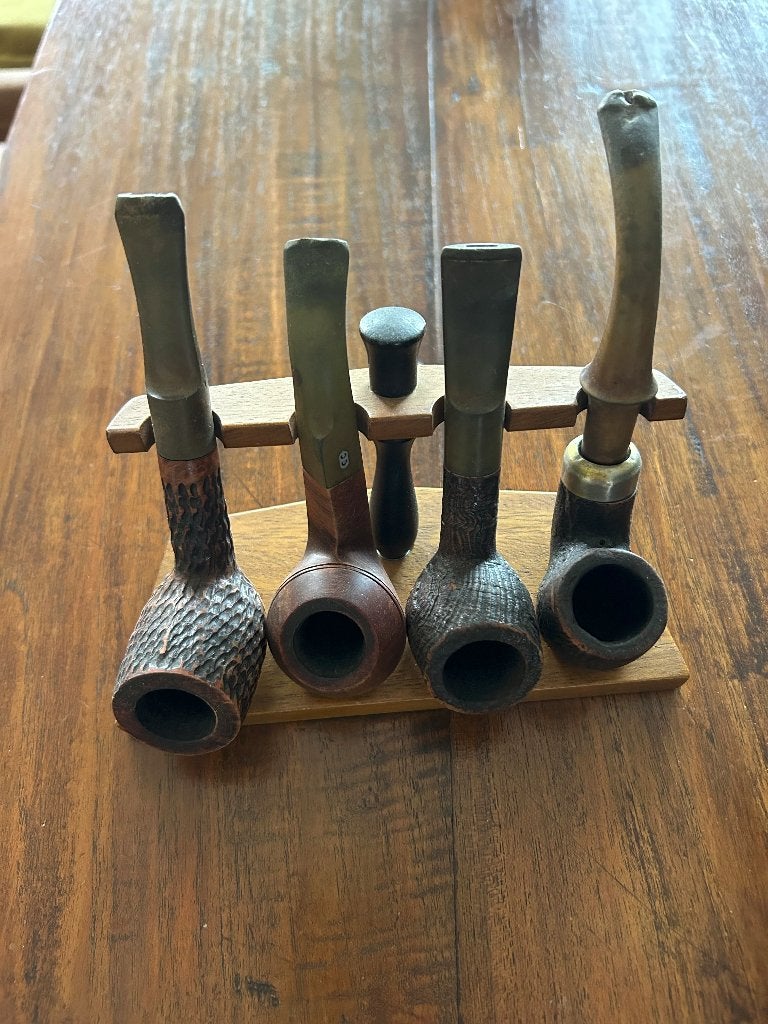 Set oude pijpen in standaard, Verzamelen, Rookartikelen, Aanstekers en Luciferdoosjes, Ophalen, Gebruikt, (Water)pijp