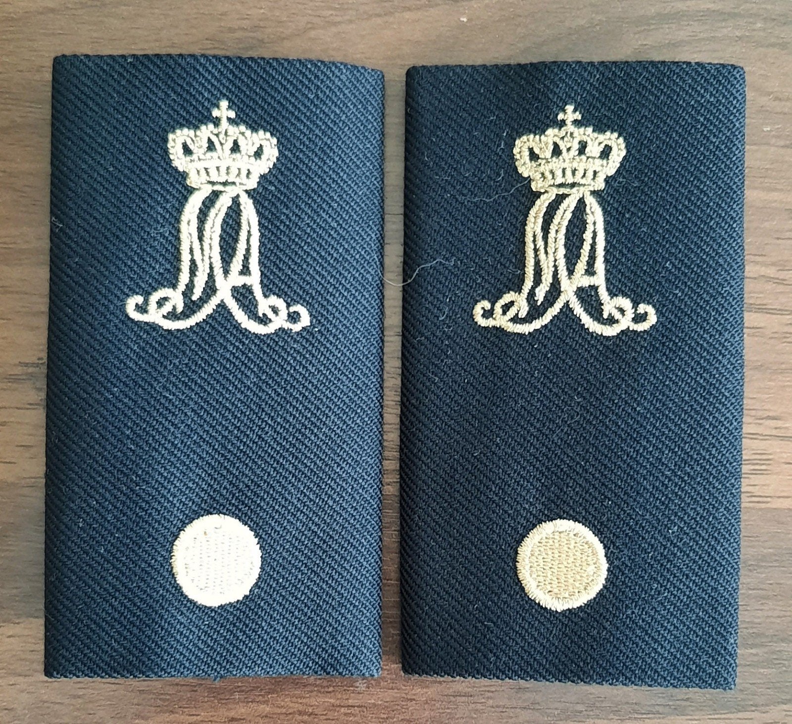 KMar ROT kornet (overhemd), Verzenden, Marechaussee, Nederland, Embleem of Badge