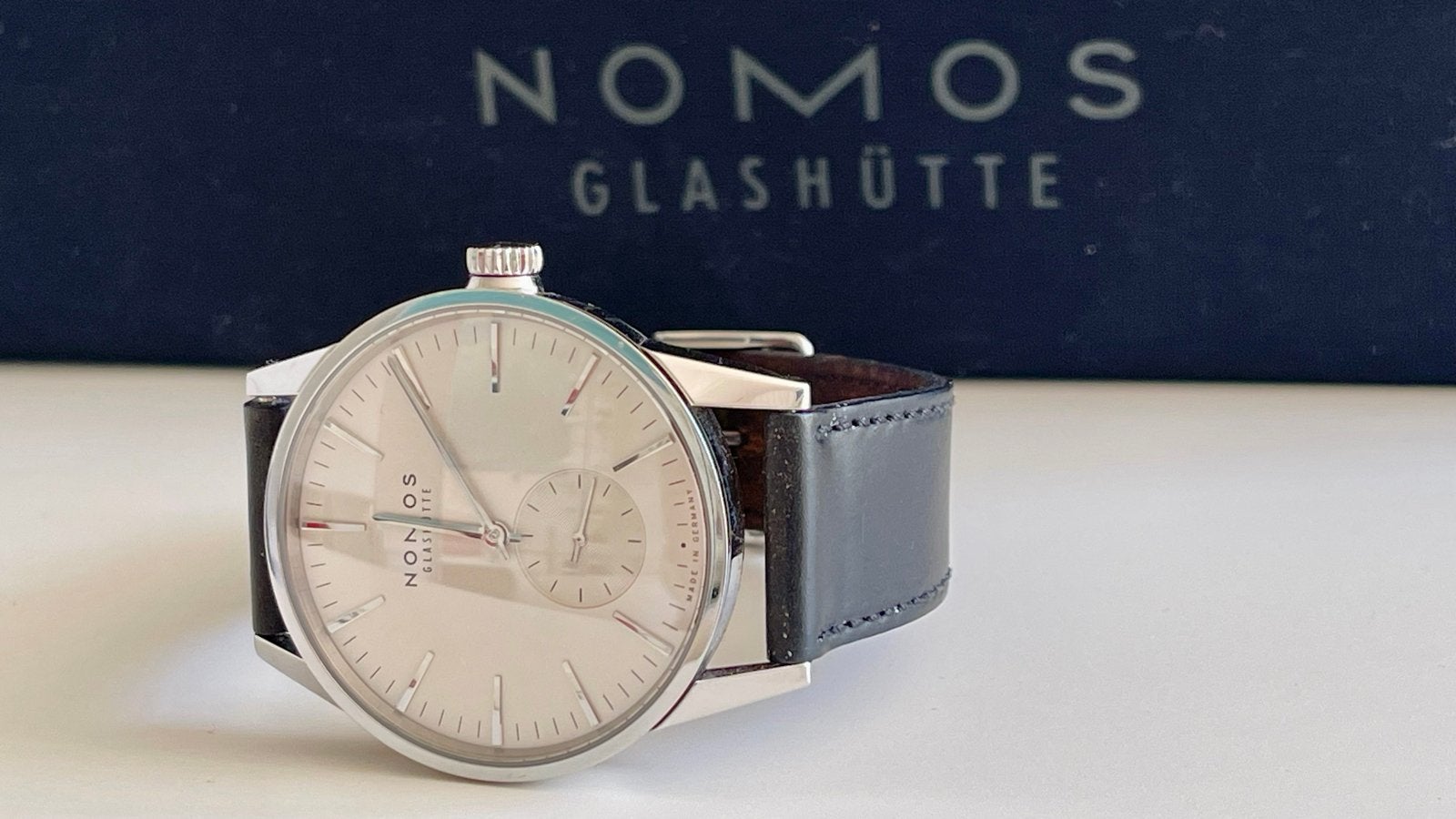 NOMOS Glashütte Zürich 801 Automatic – Box & Papers, Leer, Staal, Polshorloge, Zo goed als nieuw