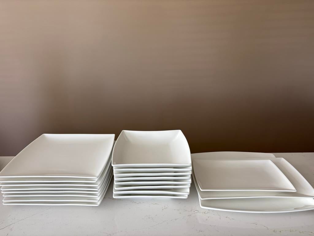 Maxwell & Williams White Basics Servies - 19 Delen, Ophalen, Zo goed als nieuw, Bord(en), Effen