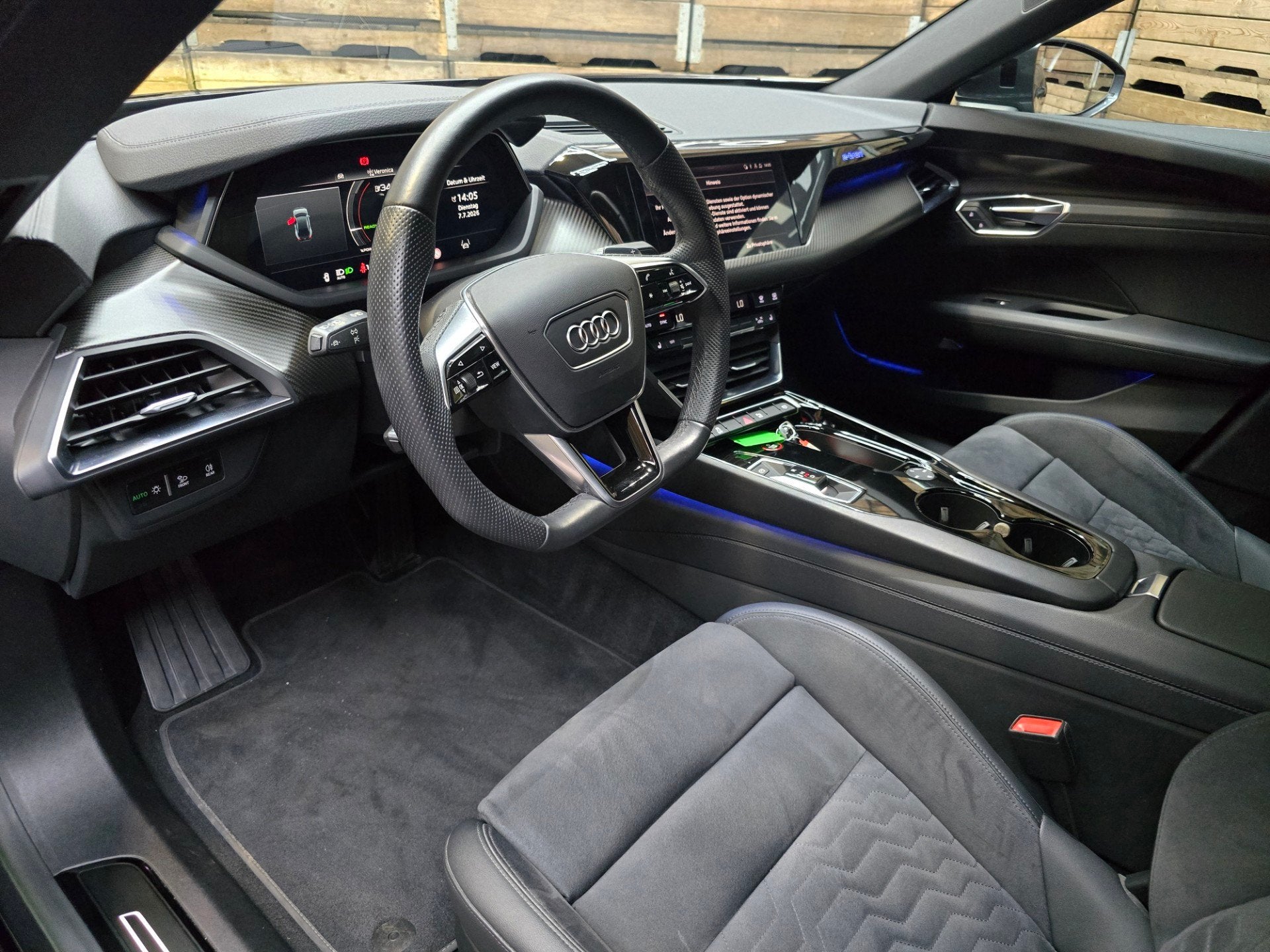 Audi E-tron GT GT 93 kWh HUD Matrix LED Navi Panorama B&O 93, Automaat, 479 km, Gebruikt, Zwart