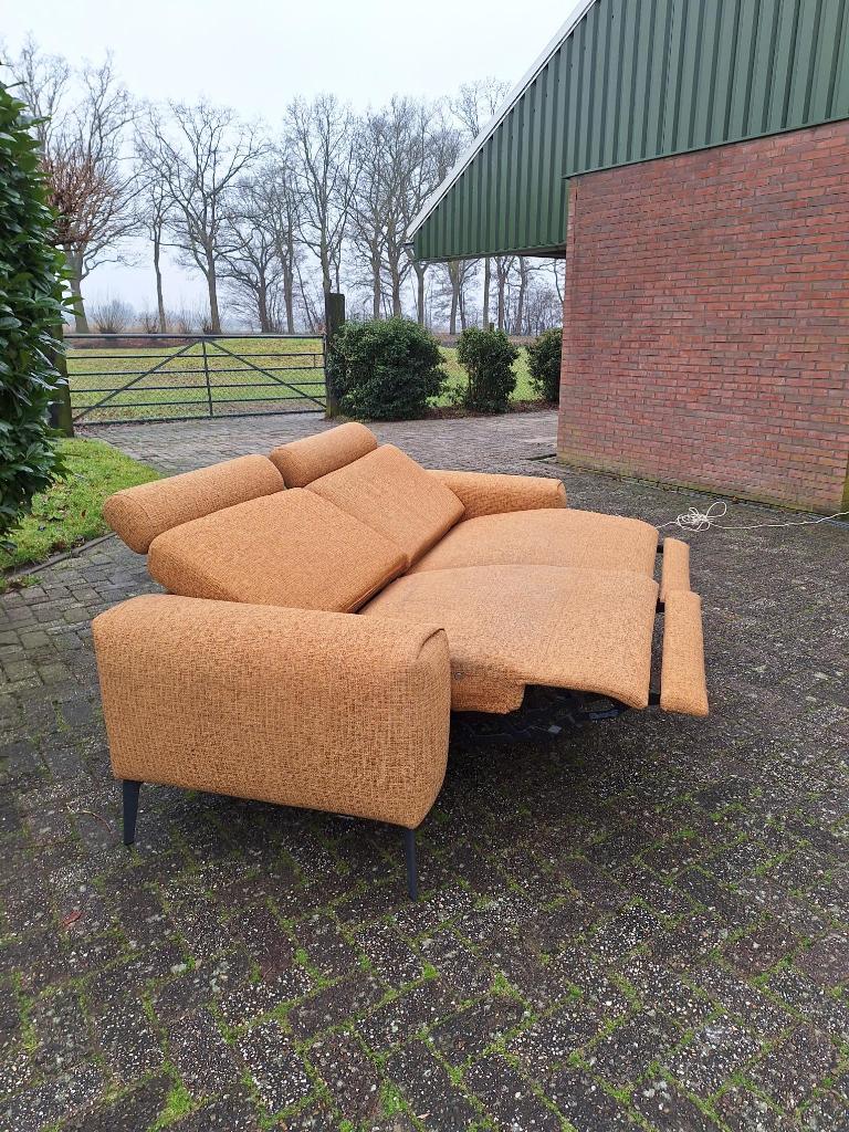 Goud gele elektrisch verstelbare bank /elektrische relaxbank, Huis en Inrichting, Gebruikt, 125 cm of meer, Ophalen of Verzenden