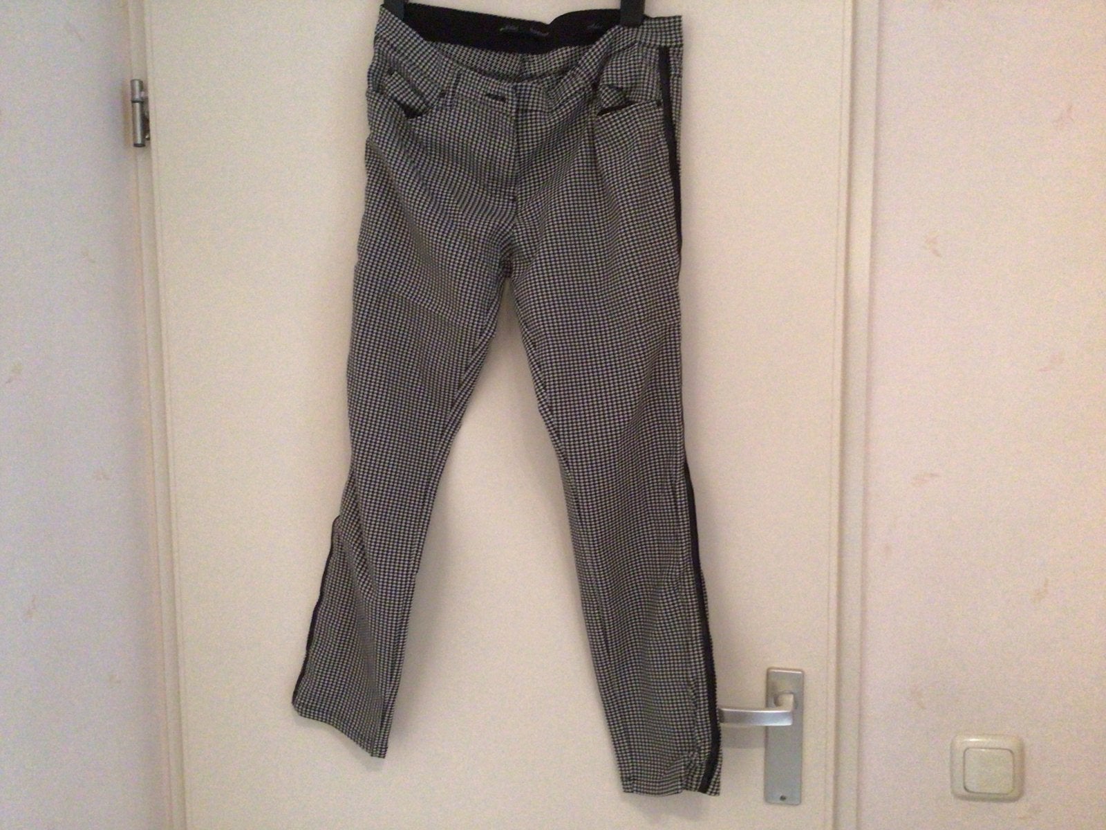 Rosner Pied-de-poule Broek met Zijstreep Antonia Dames m 40, Kleding | Dames, Maat 38/40 (M), Zwart, Ophalen of Verzenden, Zo goed als nieuw