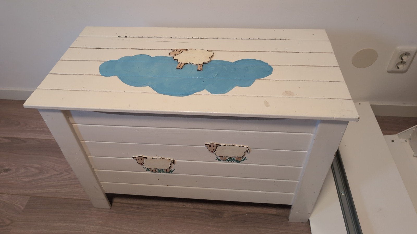 Houten speelgoedkist met schapen decoratie, Ophalen, Gebruikt, Kast