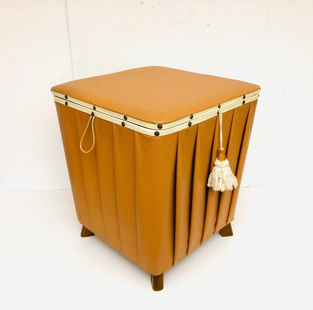 Mooie retro poef, Ophalen, Huis en Inrichting