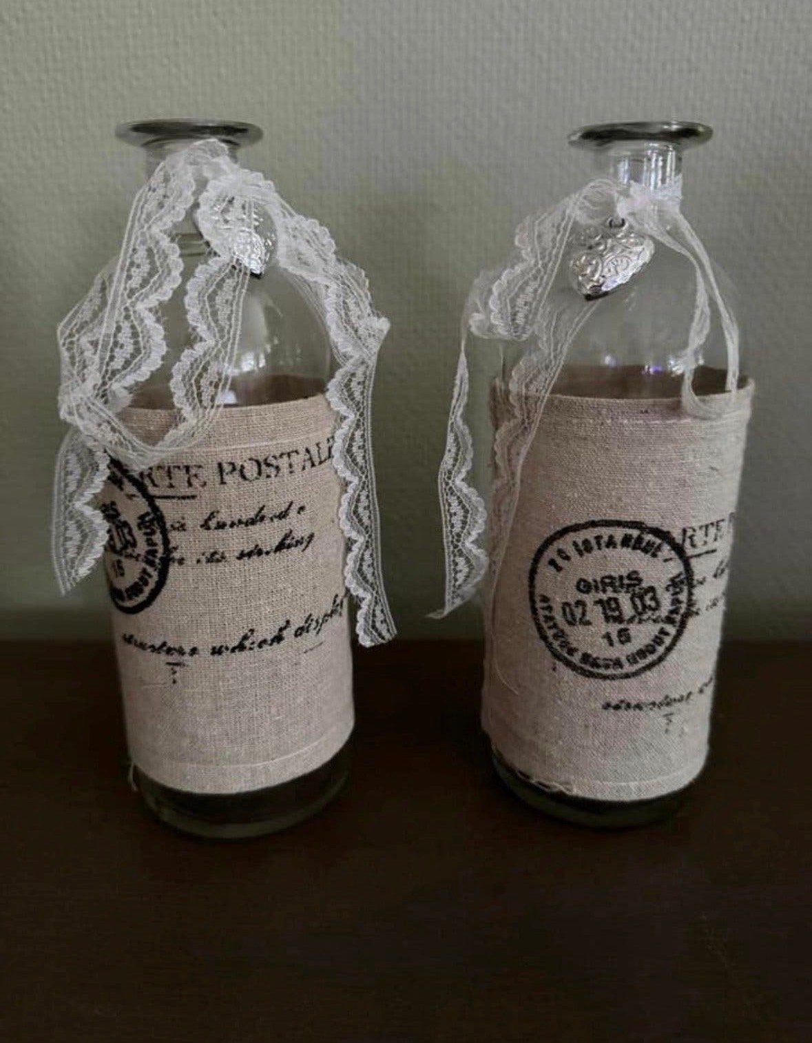 Set van 2 decoratieve vintage glazen flesjes met kant, Ophalen of Verzenden