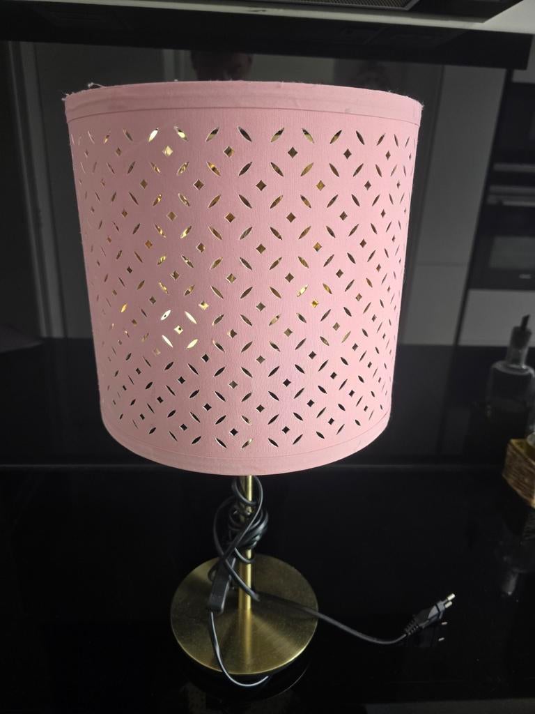 Roze tafellamp met gouden details - 50cm hoog, Gebruikt, 50 tot 75 cm, Ophalen of Verzenden, Stof