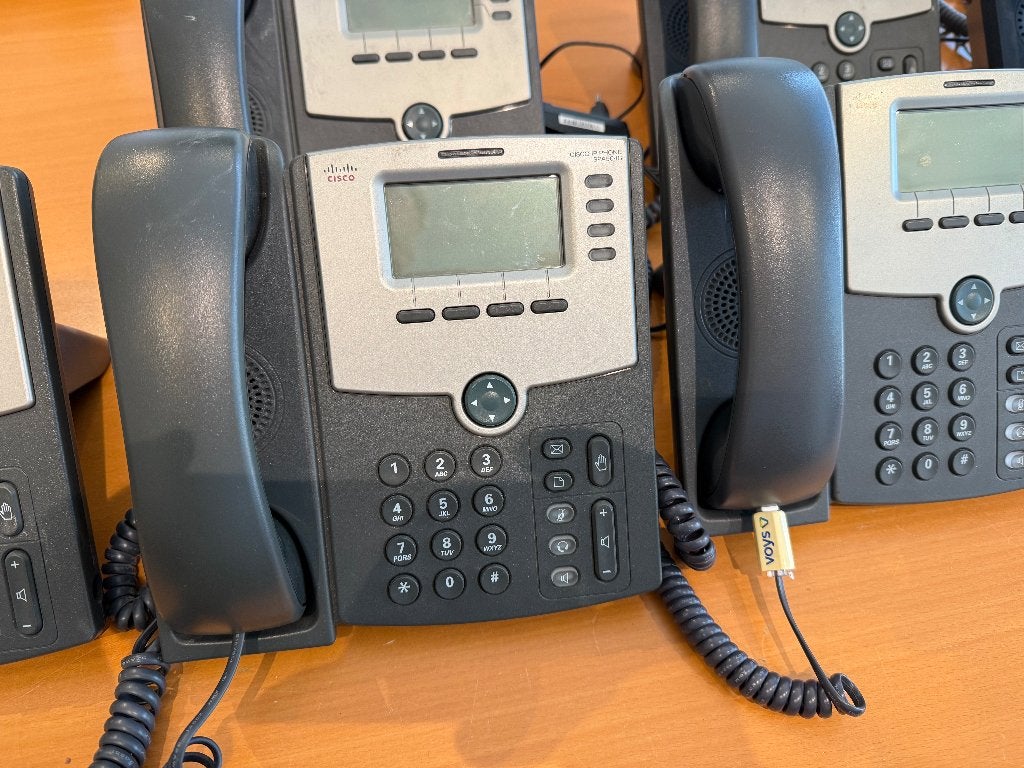 7x Cisco SPA504IP en 1x Yealink T42G VOIP telefoons, Ophalen of Verzenden, Gebruikt, Telefoon