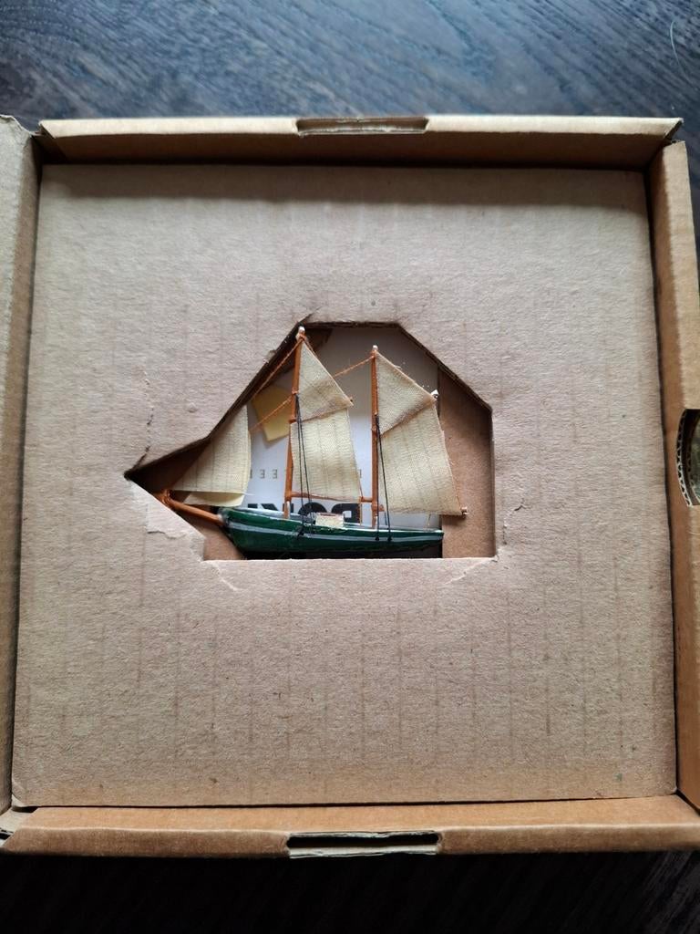 Bokma miniatuur zeiltrawler met beschrijving, Ophalen of Verzenden