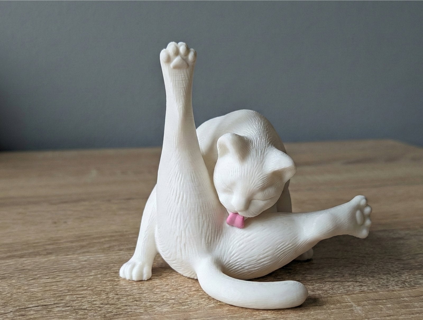 Schattig wit kattenbeeldje - likkende kat, Ophalen of Verzenden, Zo goed als nieuw, Dier