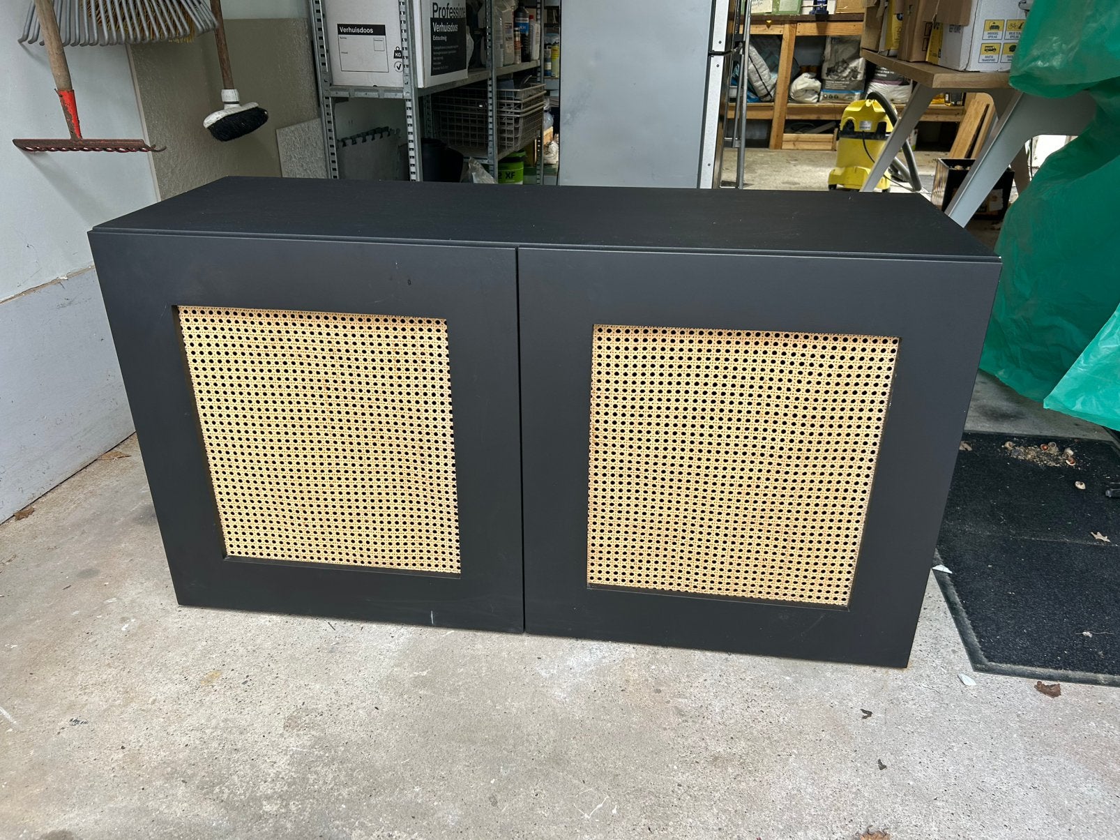 GRATIS - ikea besta kastje met rotan deurtjes, Huis en Inrichting, Kasten | Wandmeubels, Ophalen, Zo goed als nieuw, Minder dan 150 cm
