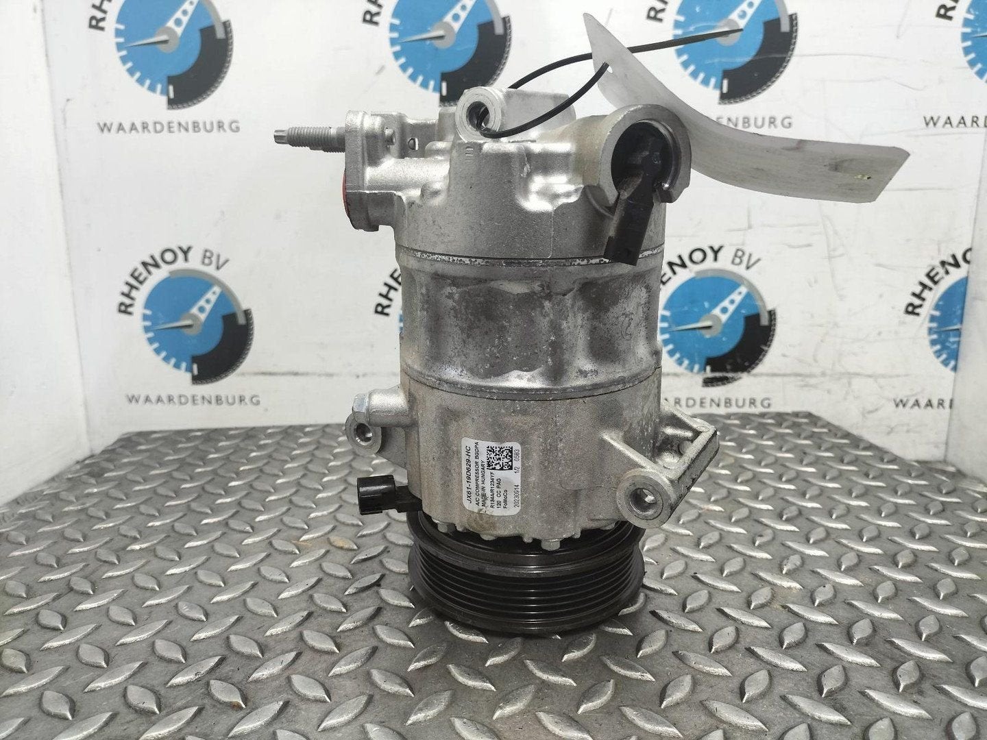 FORD TOURNEO CONNECT SWB Trend AIRCO COMPRESSOR / AIRCOPOMP, Ophalen of Verzenden, Gebruikt, Stiba lid
