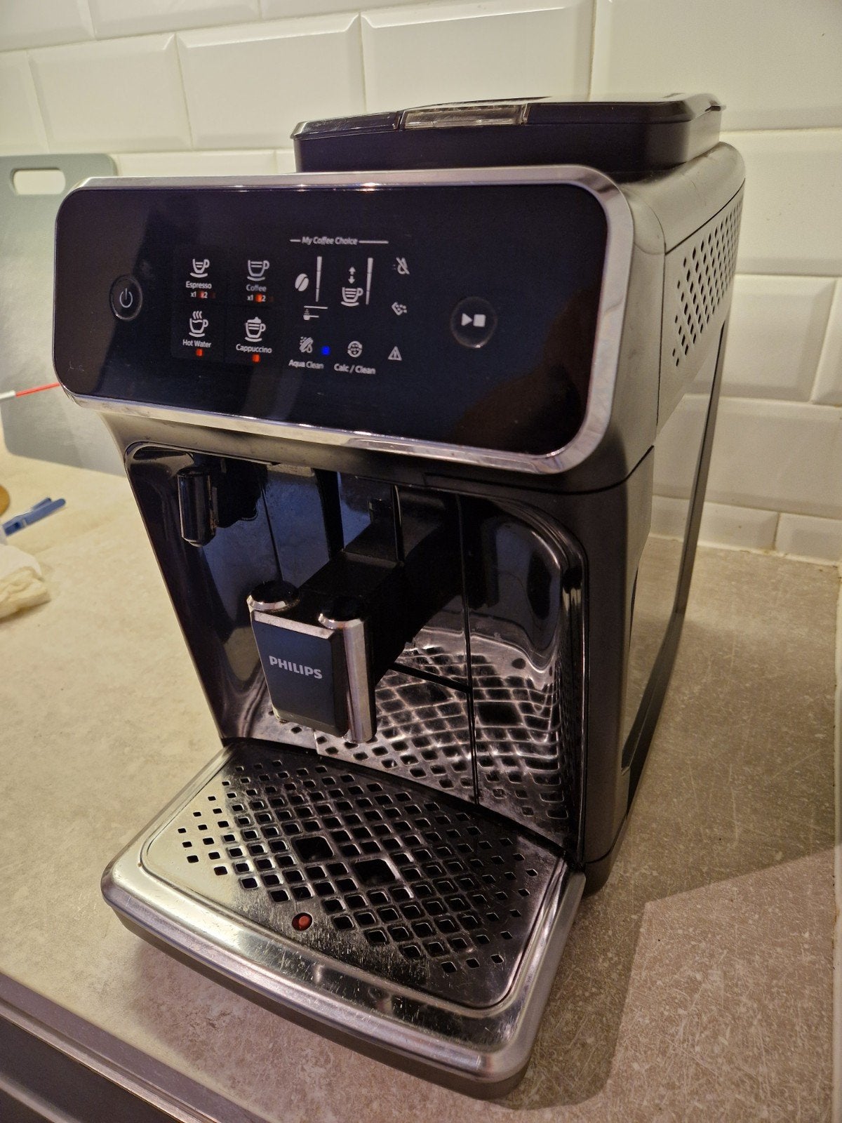 Philips 2200 Volautomatische Espressomachine LatteGo, Witgoed en Apparatuur, Koffiezetapparaten, Ophalen, Afneembaar waterreservoir