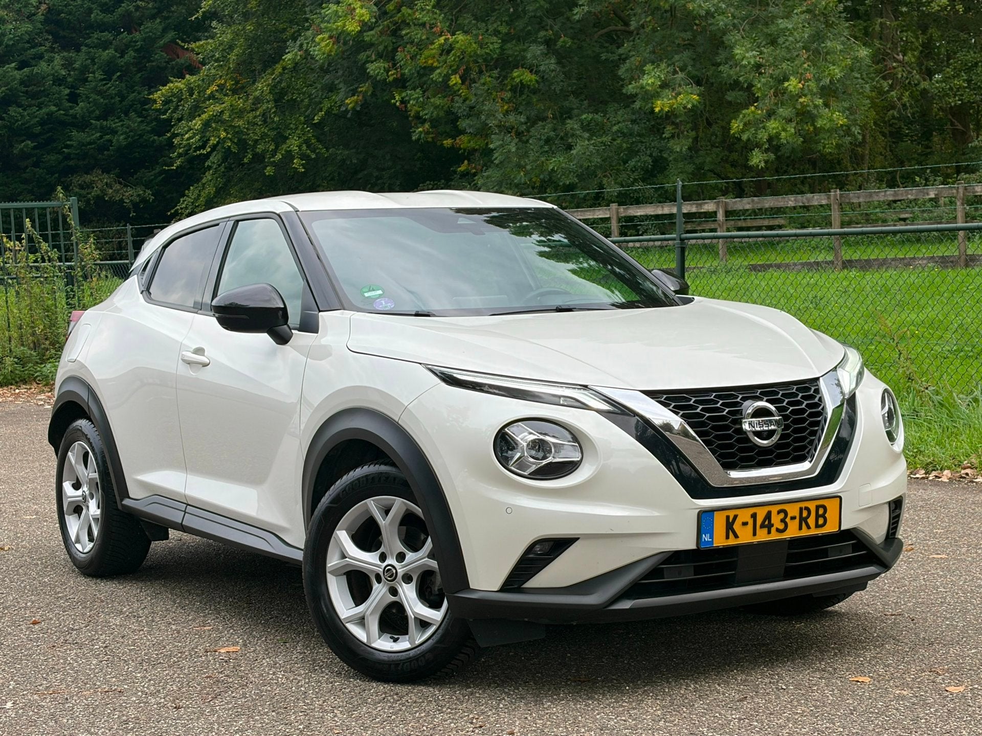 Nissan Juke 1.0 DIG-T N-Connecta /Navi/Camera/Led/, Auto's, Voorwielaandrijving, Euro 6, Wit, Handgeschakeld