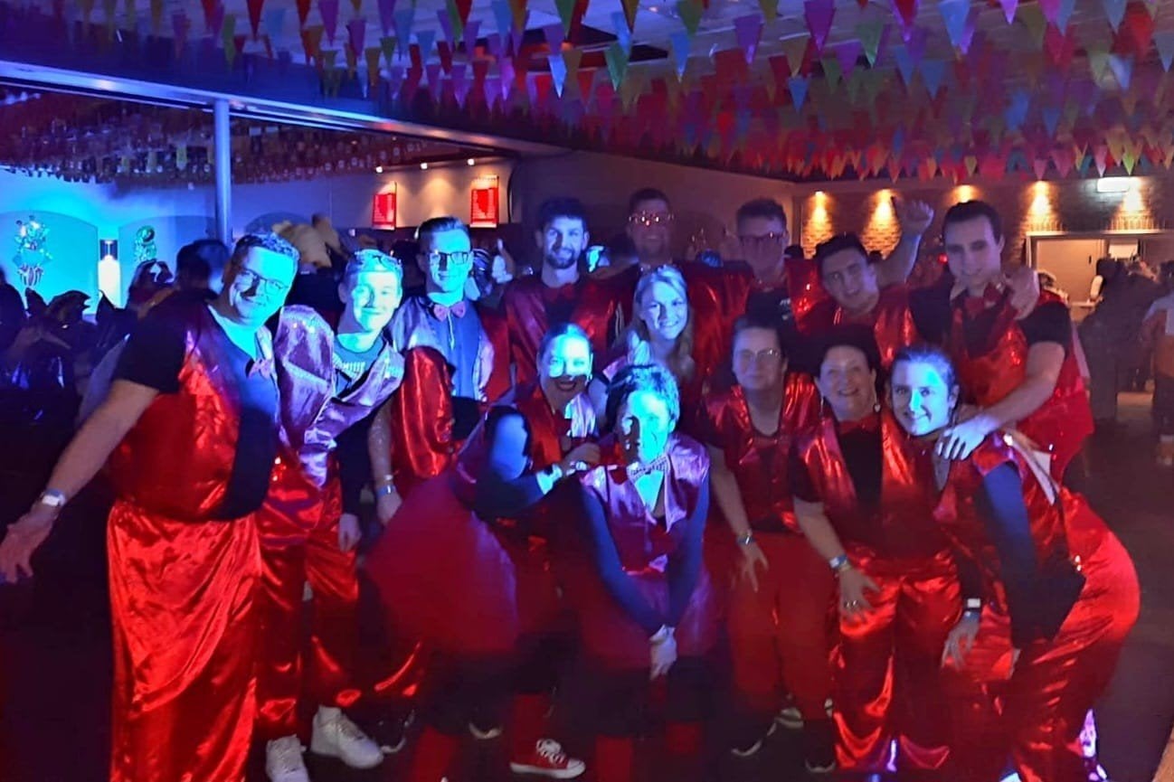 rode pakken loopgroep, Ophalen of Verzenden, Zo goed als nieuw, Carnaval, Kleding