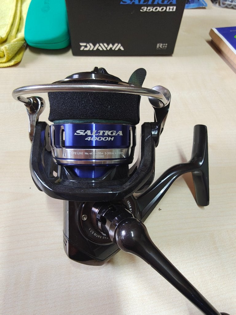 Daiwa Saltiga 4000H | in nieuwstaat!, Ophalen of Verzenden, Zo goed als nieuw, Molen