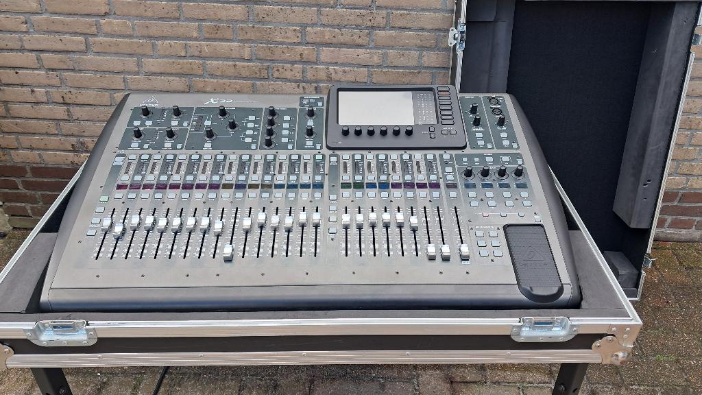 Behringer X32 mengpaneel, Muziek en Instrumenten, Ophalen, Gebruikt, 20 kanalen of meer, Microfooningang