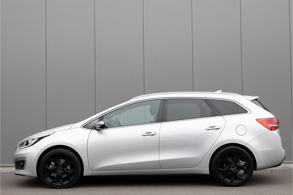 Kia cee'd Sportswagon 1.6 CRDI | NAVI | CRUISE | TREKHAAK |, Auto's, Kia, 136 pk, Gebruikt, 4 cilinders, Leder en Stof