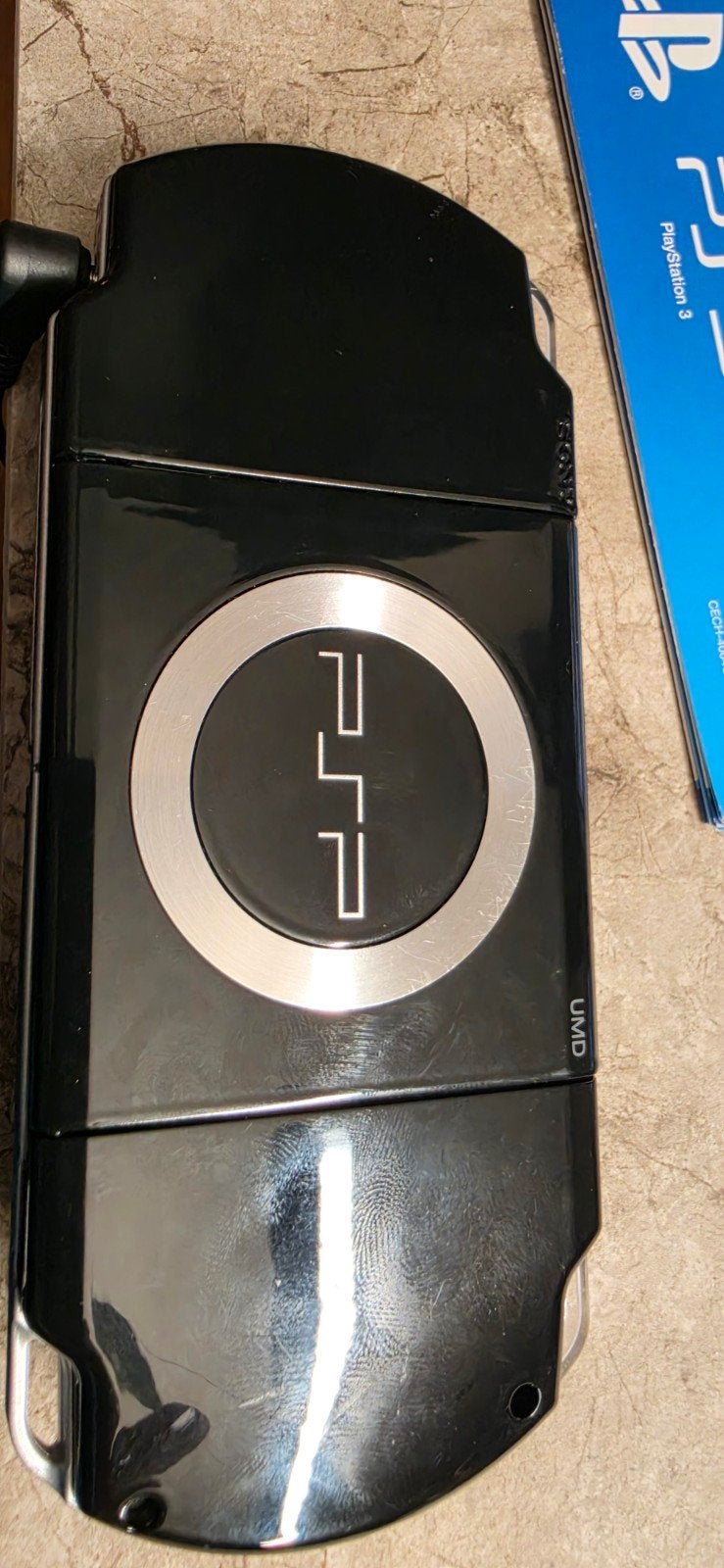 PSP compleet met Tomb Raider, lader en opberghoes, Spelcomputers en Games, Spelcomputers | Sony PSP, Ophalen, Met games, Zwart