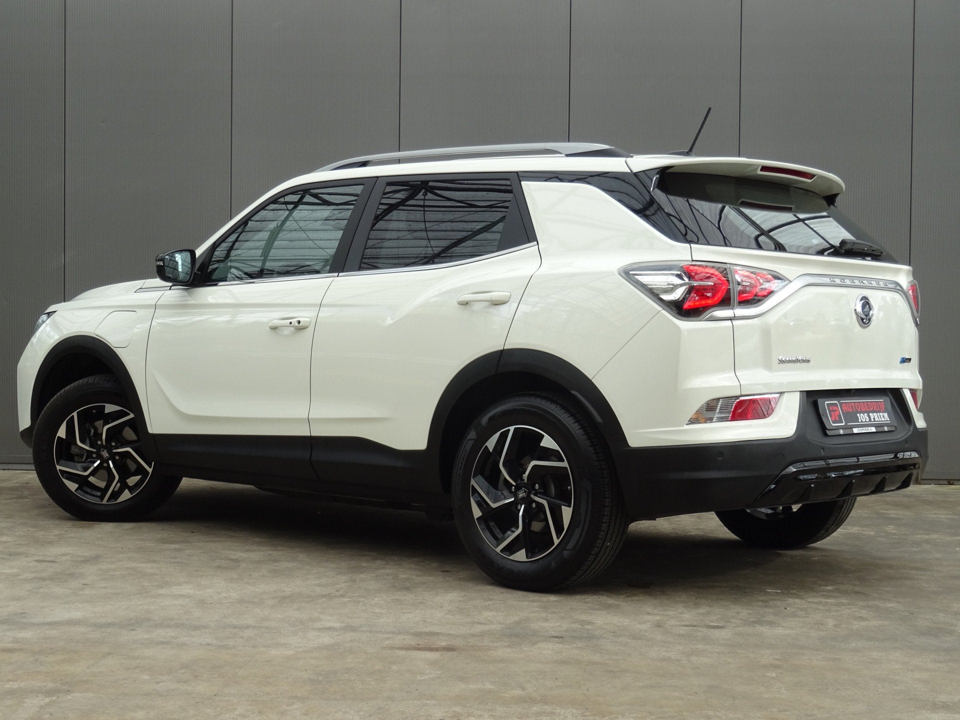 SsangYong Korando E-Motion Platinum 2WD * 326 KM ACCURADIUS, 559 min, Gebruikt, 190 pk, Wit
