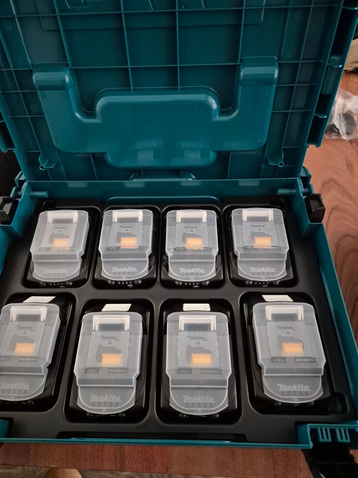 Makita set 18v 5ah in mbox 8 stuks nieuw, Ophalen, Nieuw