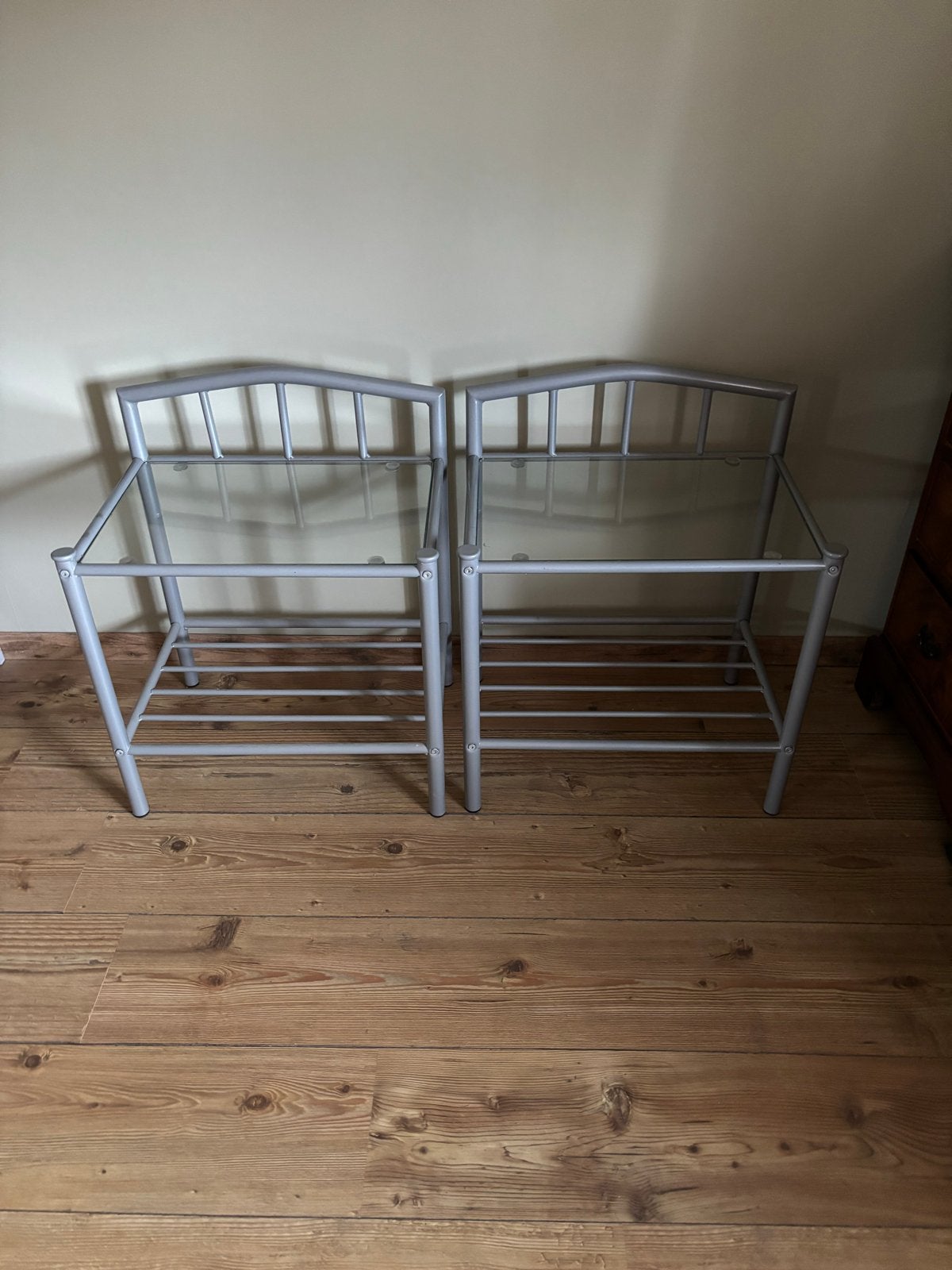 Set van 2 nachtkastjes met glazen blad, Ophalen, Gebruikt, Minder dan 45 cm, Metaal of Aluminium