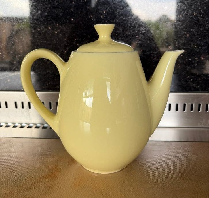 Theepot royal sphinx maastricht, Huis en Inrichting, Keuken | Servies, Gebruikt, Keramiek, Vintage, Ophalen of Verzenden