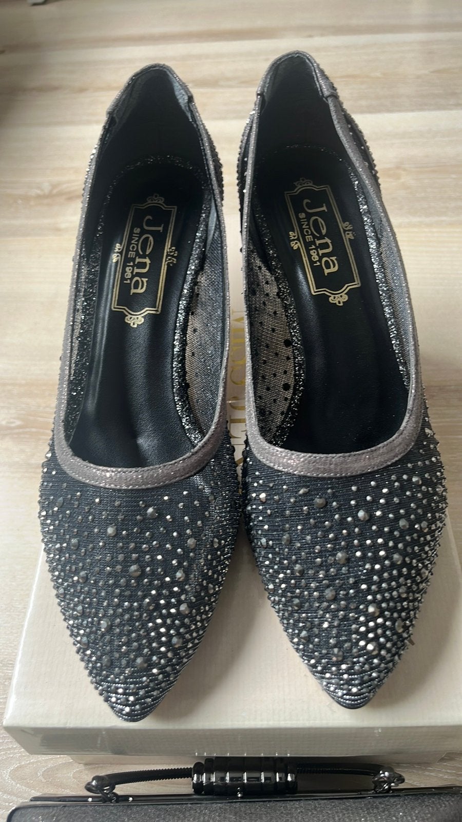 Prachtige pumps maat 38 + bijpassende clutch, Ophalen of Verzenden, Zo goed als nieuw, Overige kleuren, Schoenen
