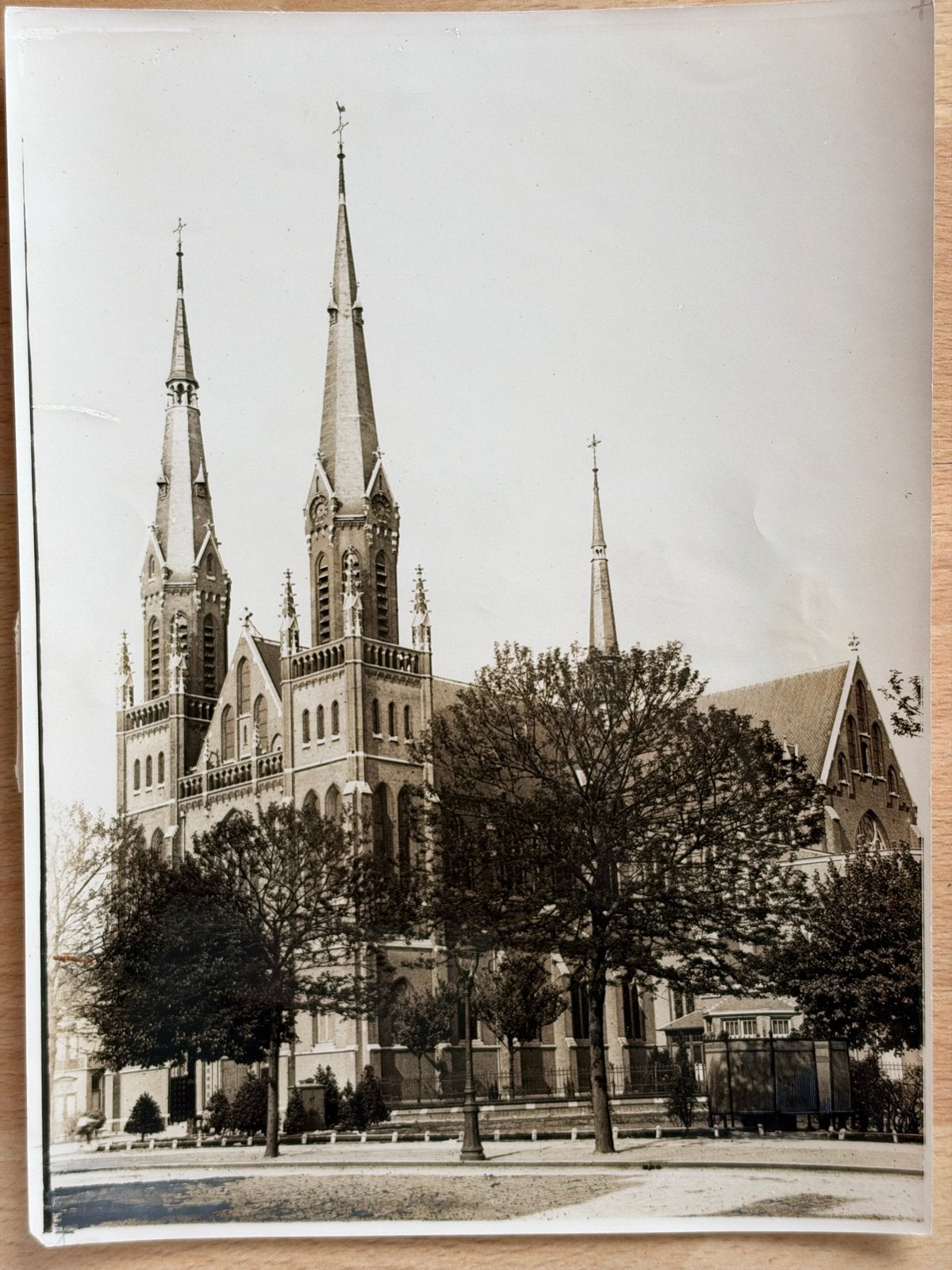 Originele persfoto Sint-Leonarduskerk Den Bosch – 1930, Verzamelen, Gebruikt, Foto, Ophalen of Verzenden, Gebouw