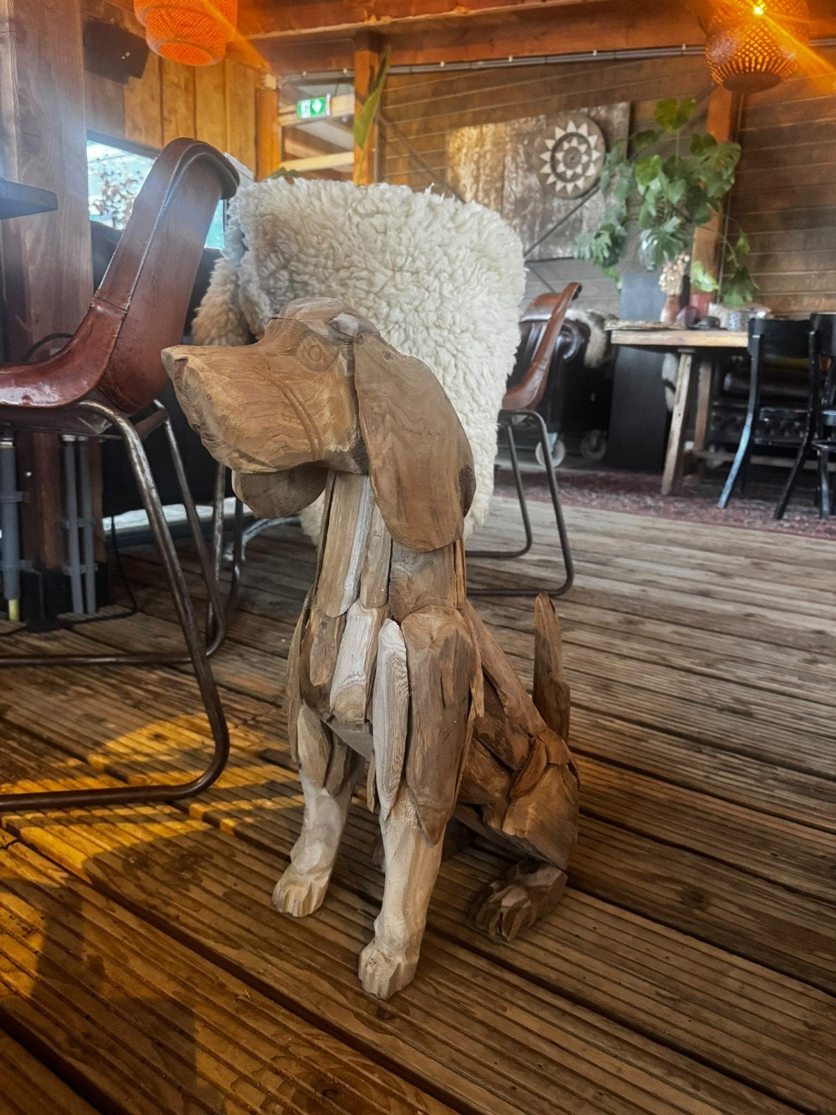 Unieke teakhouten hond sculptuur - Handgemaakt, Ophalen of Verzenden, 20 - 50 cm, Beeld, Hout
