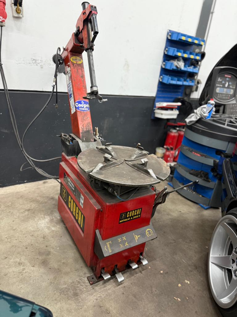 Banden machine corghi ARTIGLIO A 2002 S, Auto diversen, Ophalen of Verzenden, Zo goed als nieuw