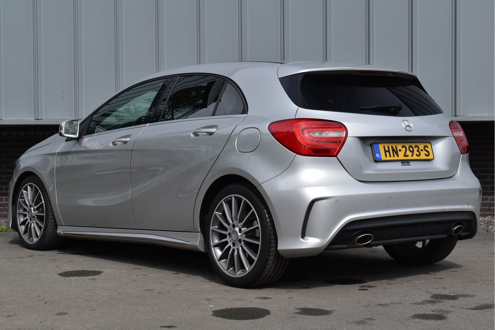 Mercedes-Benz A-Klasse 180 AMG | Sportstoelen | LED | Naviga, Voorwielaandrijving, Gebruikt, 4 cilinders, Met garantie (alle)
