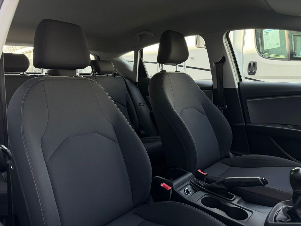 SEAT Leon 1.0 TSI | AIRCO | ELEKTRISCHE RAMEN | RADIO |, Voorwielaandrijving, Stof, Gebruikt, Zwart
