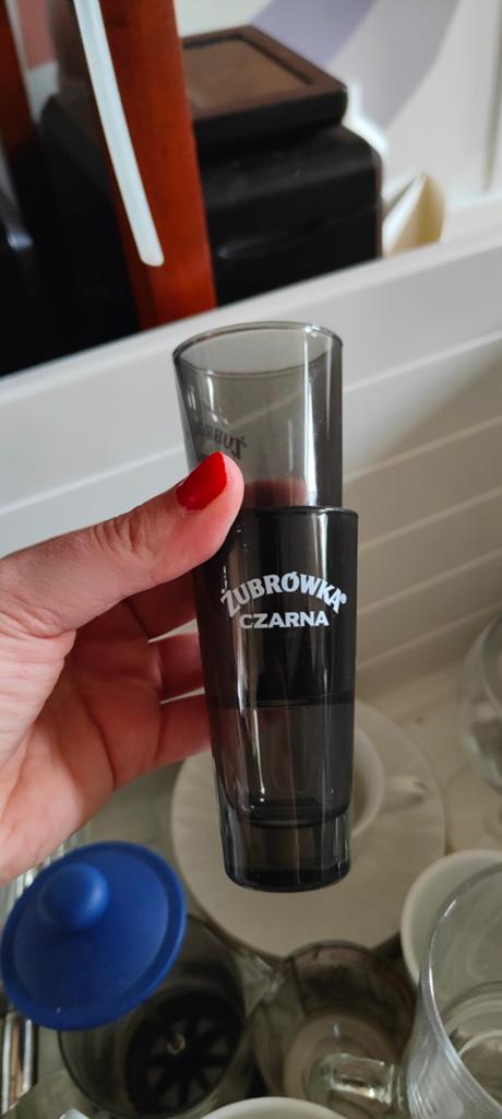 Zubrowka vodka shot glas grijs 2st, Verzamelen, Ophalen of Verzenden, Zo goed als nieuw, Borrel- of Shotglas