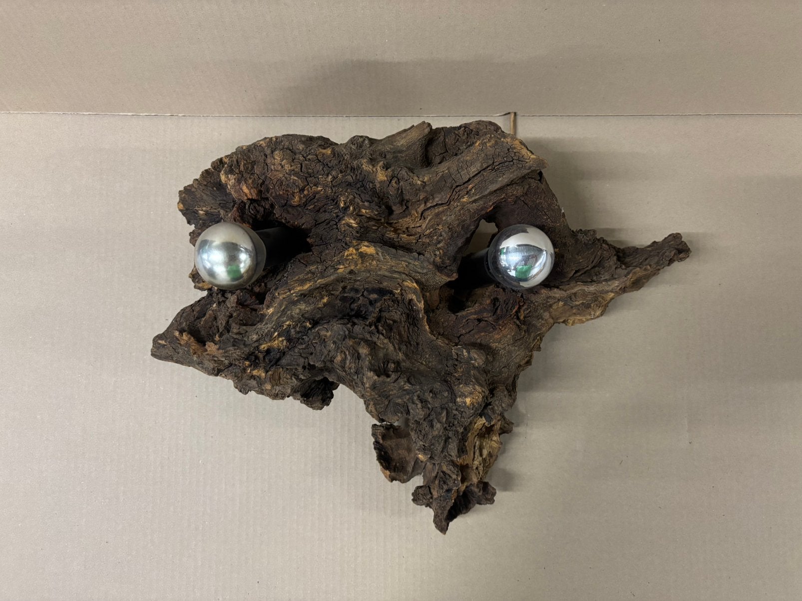 Artistieke wandlamp van houten stronk, Ophalen of Verzenden, Gebruikt