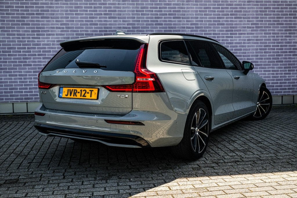 Volvo V60 2.0 T8 Plug-in Hybrid AWD Plus Dark | PHEV Long Ra, Auto's, 12 maanden, Stof, Gebruikt, Euro 6