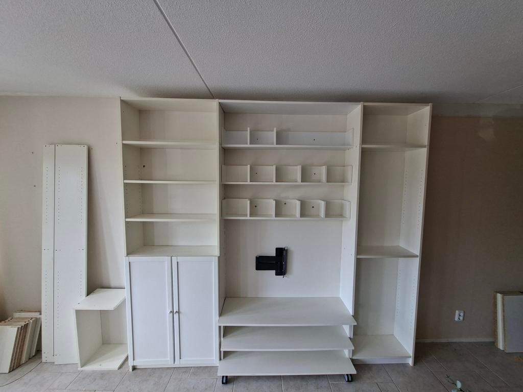 Grote witte wandkast/boekenkast met deuren en planken, 200 cm of meer, Modern, Functioneel, Ophalen of Verzenden, 200 cm of meer