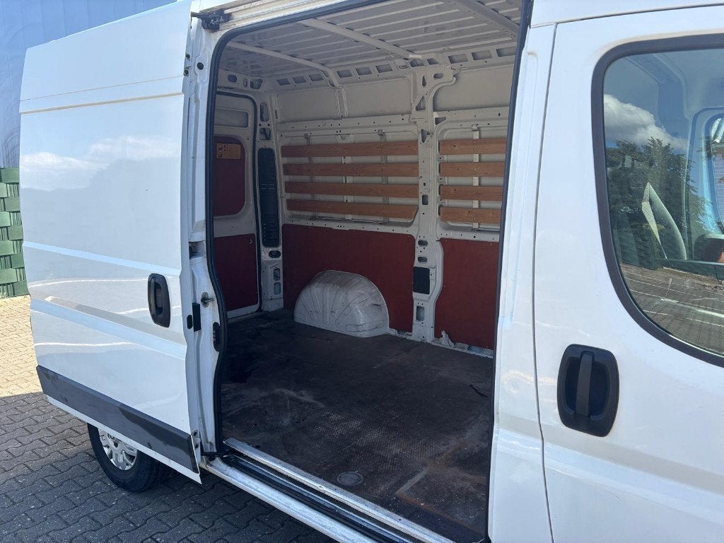 Foto 17 van Peugeot Boxer GB 330 L2h2 130PK 2017 luchtgeveerde stoel