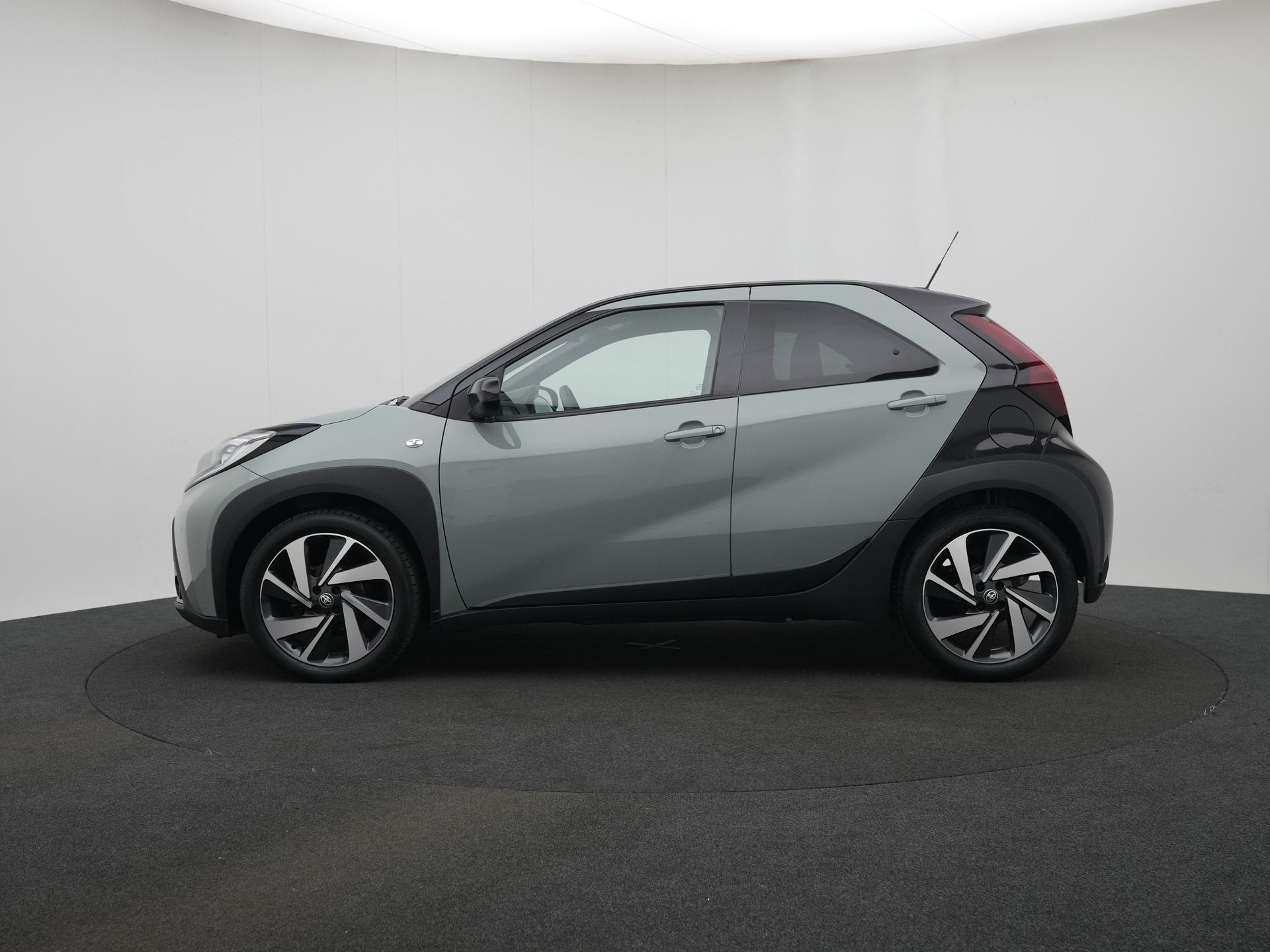 Toyota Aygo X 1.0 VVT-i MT Envy Navigatie | Carplay | Climat, 12 maanden, Automatische klimaatregeling, Gebruikt, 4 stoelen