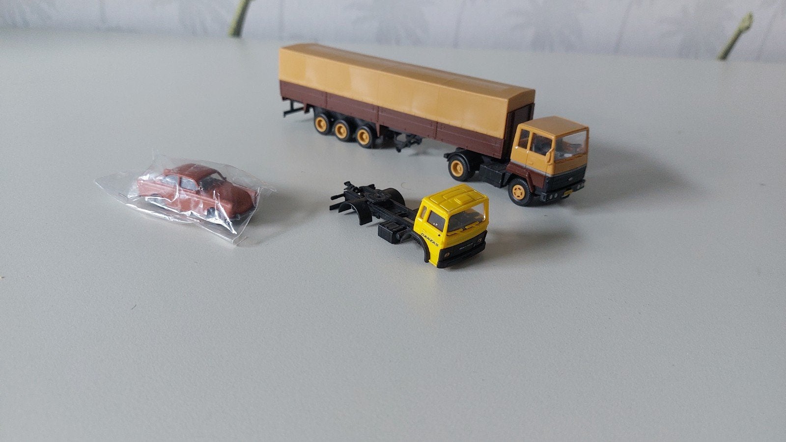 vrachtwagen met oplegger H0, Ophalen of Verzenden, Gebruikt, Gelijkstroom of Wisselstroom, Overige merken