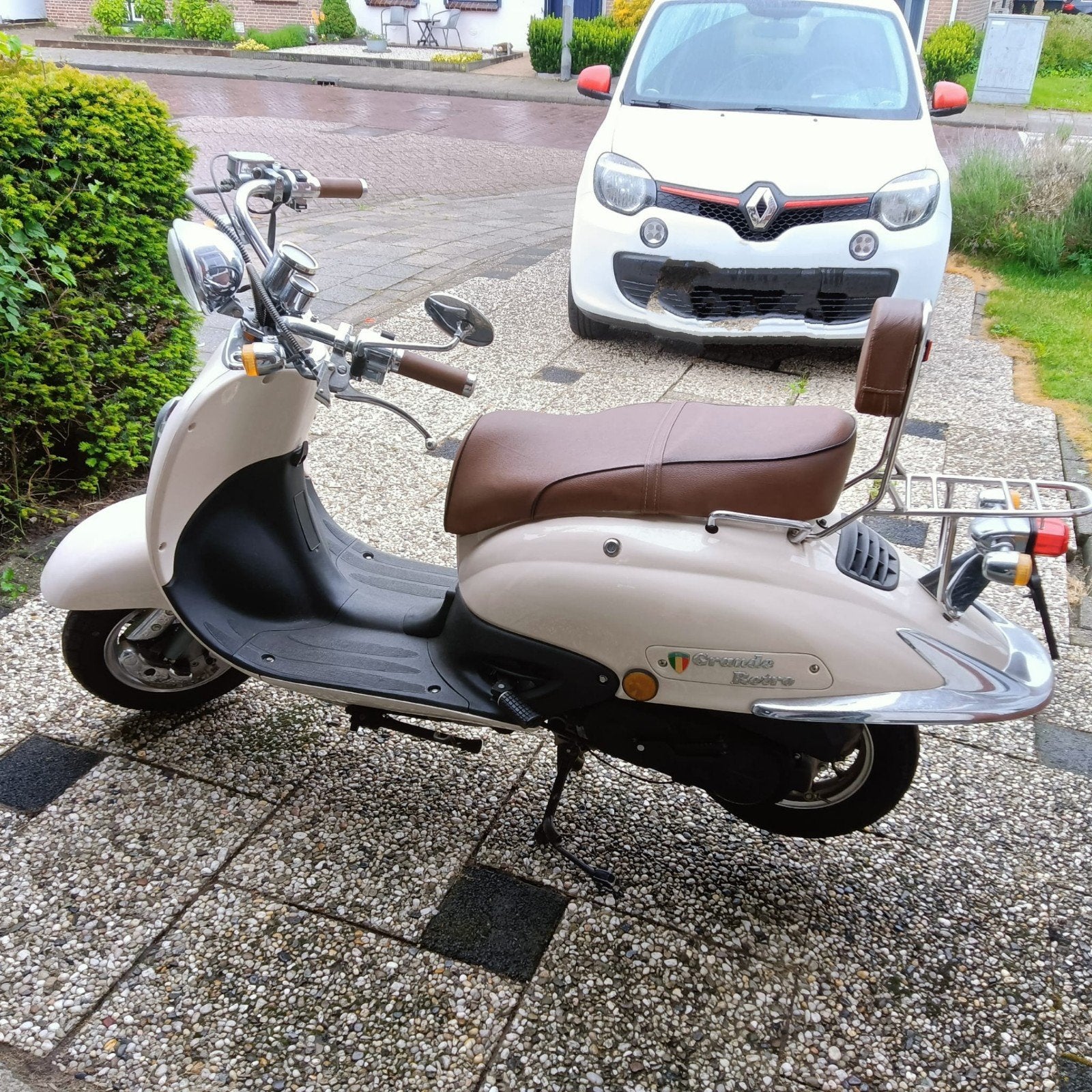 Grande Retro Scooter - Zo goed als nieuw, met defecten, Fietsen en Brommers, Snorfietsen en Snorscooters, Ophalen of Verzenden