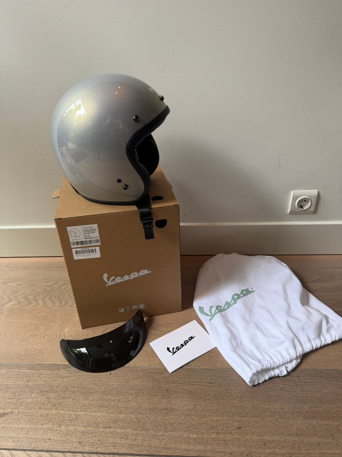 Vespa Versilia Jet Helmet Grey Gloss –S (55-56 cm) Nieuw, Fietsen en Brommers, Brommerhelmen, Ophalen of Verzenden, Zo goed als nieuw
