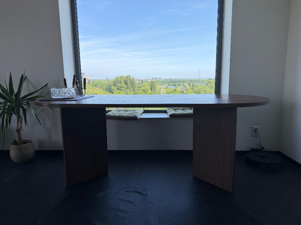 Oval Dining Table, Huis en Inrichting, Tafels | Eettafels, Zo goed als nieuw, 50 tot 100 cm, 150 tot 200 cm, Vijf personen of meer