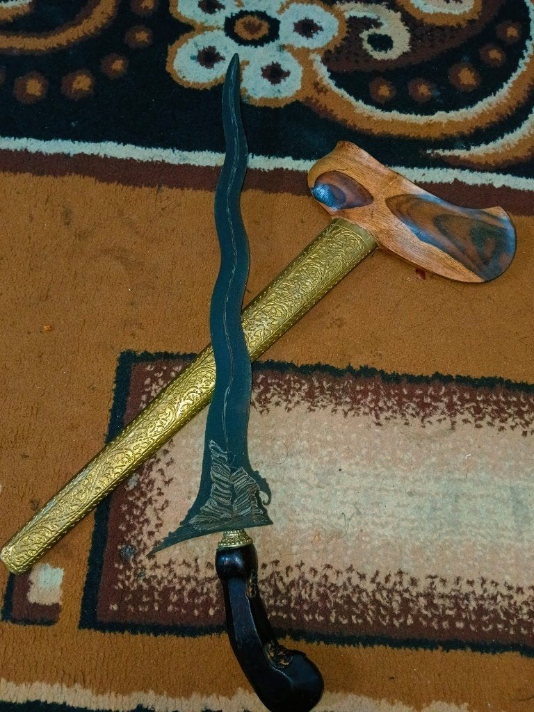 Antieke Keris Carubuk 7 Luk Diwwarna Surakarta Kris SUY83, Indonesië, Meerkleurig, Wapen, Gesneden