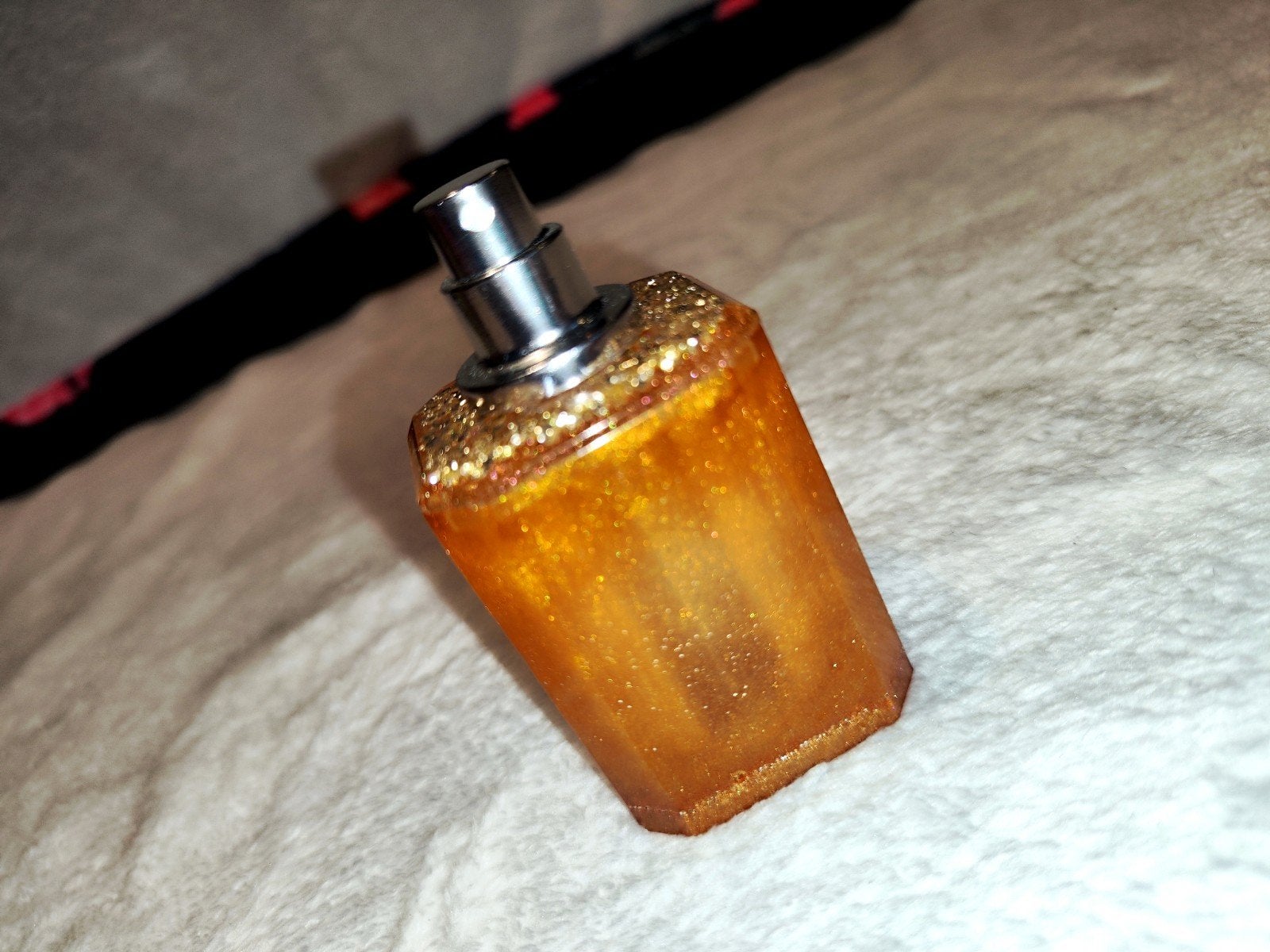 Unieke Handgemaakte Parfumfles met Gouden Glitters uit Epoxy, Ophalen of Verzenden, Nieuw